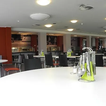 فندق Sportforum 2*